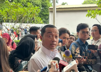 Ketua DPP Partai Gerindra Prasetyo Hadi memberikan keterangan usai menghadiri konferensi pers Pemulihan dan Rencana Strategis Pascabencana di Lanud Halim Perdanakusuma, Jakarta, Senin (29/12/2025). ANTARA/Maria Cicilia Galuh