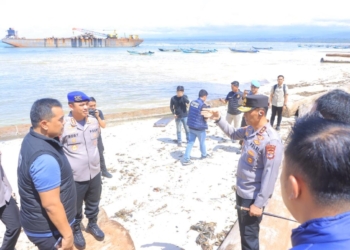 Kepolisian Daerah (Polda) Lampung memastikan perusahaan pembawa kayu log yang terdampar di Pantai Tanjung Setia, Kabupaten Pesisir Barat, PT Minas Pagai Lumber memiliki izin pemanfaatan hasil hutan dari Kementerian Kehutanan (Kemenhut).