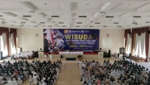 Ratusan Wisudawan IIB Darmajaya Siap Berkarya untuk Negeri