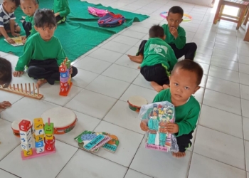 — PT Pertamina Hulu Energi Offshore Southeast SumatraOSES (PHE OSES) kembali menunjukkan komitmennya dalam meningkatkan kualitas pendidikan dasar masyarakat pesisir melalui program tanggung jawab sosial perusahaan. Dukungan tersebut diwujudkan lingkungan sekolah yang kondusif melalui bantuan renovasi untuk PAUD Permata Bunda di Desa Karya Makmur, Kecamatan Labuhan Maringgai, Lampung Timur,.Dok