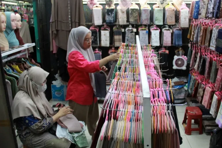 UMKM Ramai Tinggalkan Shopee dan TikTok Shop, Ada Apa?