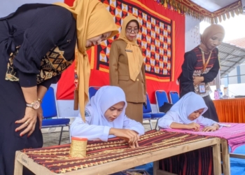Siswa Kembangkan Usaha Olahan Tapis Sekaligus Jaga Warisan Budaya
