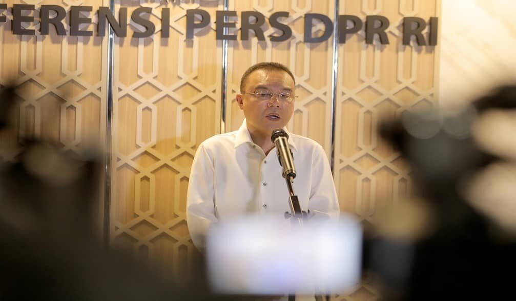 Wakil Ketua DPR Sufmi Dasco Ahmad menyampaikan pernyataan dalam konperensi pers di Gedung Nusantara I DPR, Kompleks Parlemen Senayan, Jakarta.(MI/Susanto)