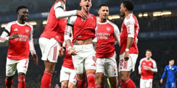 Bek Arsenal Ben White (4)