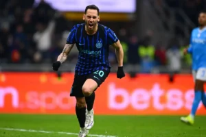 Inter Milan Tetap Pimpin Klasemen meski Diimbangi Napoli 2-2