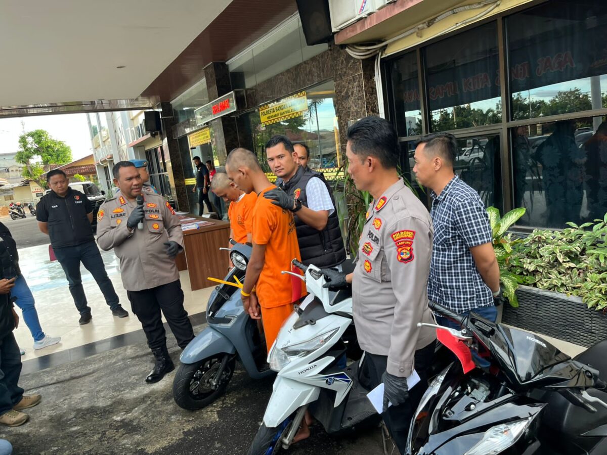 Polresta Bandar Lampung meringkus pelaku pencurian kendaraan bermotor (curanmor) yang beraksi di sejumlah wilayah Kota Bandar Lampung. (Foto: Lampost.co / Asrul Septian Malik)