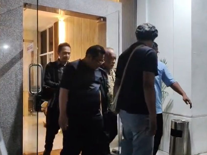 Penyidik Pidana Khusus Kejaksaan Tinggi (Kejati) Lampung kembali memeriksa H. Raden Kalbadi, ayah dari mantan Bupati Way Kanan dua periode, Raden Adipati Surya, Kamis, 22 Januari 2026. Dok Lampost.co