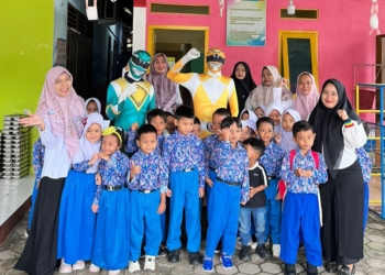 Pengantar MBG ke salah satu sekolah di Bandar Lampung