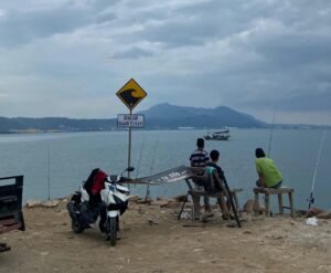 Pantai Gunung Kunyit, Salah Satu Spot Terbaik Menikmati Sunset