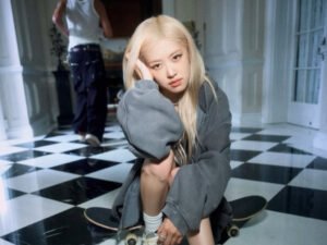 Cara Unik Rosé BLACKPINK Jaga Privasi: Menyamar Jadi Nenek Demi Kencan Rahasia