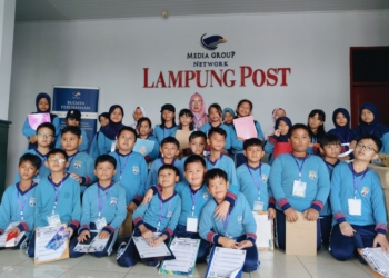 Tingkatkan Literasi, Ratusan Siswa SDN Teladan Kunjungi Lampung Post