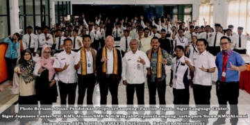 Direktur Passion Japan, Tatsuo Sugiura, bersama Direktur Passion Japan Indonesia, Sakti Sensei, melaksanakan screening test khusus Program Kelas Migran Vokasi (KMV) Alumni sebagai bagian dari proses seleksi calon tenaga kerja ke Jepang