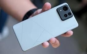 ASUS Zenfone 12 Ultra disebut-sebut berpotensi menjadi ponsel terakhir yang dirilis Asus dalam waktu dekat. Kabar ini mencuat seiring dengan laporan yang menyebutkan bahwa perusahaan teknologi asal Taiwan tersebut tidak berencana meluncurkan ponsel baru sepanjang tahun 2026.