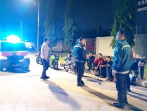 Polisi Bubarkan Tongkrongan Remaja yang Berkumpul Hingga Larut Malam