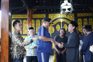 Plt Bupati Lamteng I Komang Koheri Salurkan Sembako ke Ponpes ODGJ di Bandar Jaya