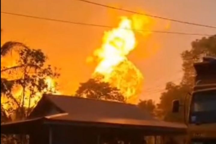 Insiden ledakan pipa gas milik PT Trans Gas Indonesia (TGI) menggemparkan warga Desa Batu Ampar, Kecamatan Kemuning, Kabupaten Indragiri Hilir (Inhil), Riau, pada Jumat sore, 2 Januari 2026.