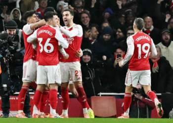 pemain arsenal rayakan gol