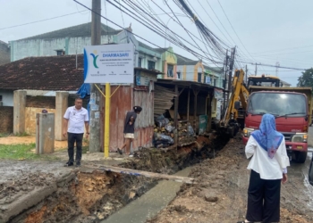 Pemkot Bandar Lampung Bersihkan Gorong-gorong di Jalan Ratu Dibalau