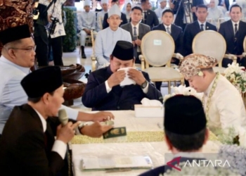 Suasana haru menyelimuti prosesi akad nikah sekretaris pribadi (sespri) Presiden Prabowo Subianto, Agung Surahman, di Gedung Sasono Utomo, Taman Mini Indonesia Indah (TMII), Jakarta Timur.Dok