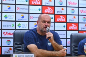 Bojan Hodak Soroti Kesalahan Pemain Persib Bandung Saat Ditahan Imbang Dewa United