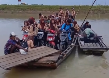 Akses Penyeberangan di Desa Kali Pasir Way Bungur Jadi Sorotan