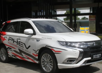Mobil Outlander PHEV