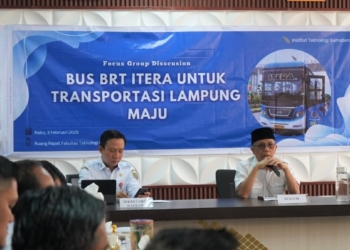 Institut Teknologi Sumatera (Itera) bersama Pemerintah Provinsi Lampung mematangkan pengoperasian Smart Bus Rapid Transit (BRT) dalam FGD “Bus BRT Itera untuk Transportasi Lampung Maju”. Turut hadir Rektor Itera Prof. I Nyoman Pugeg Aryantha, Sekretaris Daerah Provinsi Lampung, Marindo Kurniawan dan stakeholder terkait. Dok ITERA