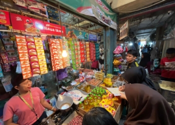 Satgas Sapu Bersih (Saber) Pangan melakukan pemantauan harga, pasokan, keamanan, dan mutu pangan di Pasar Bandar Jaya, Kabupaten Lampung Tengah, Minggu, 8 Februari 2026. Dok POLDA Lampung