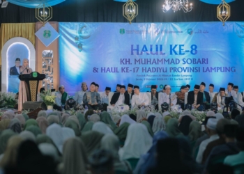 Wakil Gubernur Lampung Jihan Nurlela menghadiri Haul ke-8 Al-Maghfurlah KH Muhammad Sobari dan Haul ke-25 Hadiyu Provinsi Lampung yang digelar di Pondok Pesantren Al-Hikmah, Bandar Lampung, Senin (9/2/2026) malam. Dok ADPIM