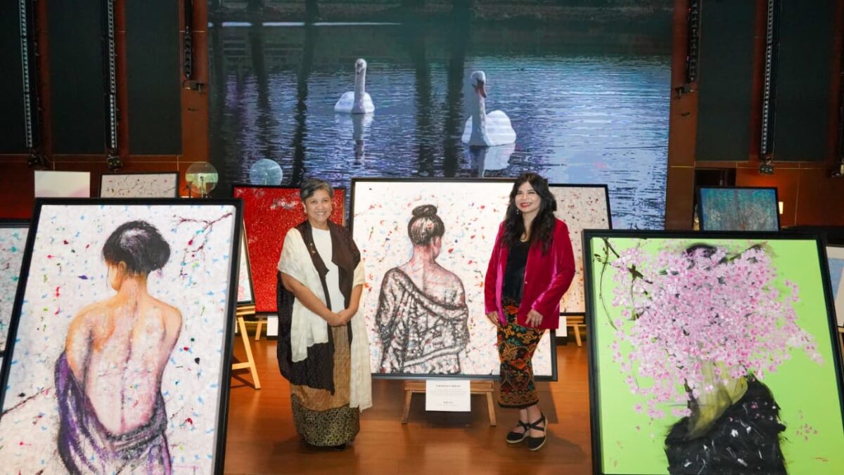 Wakil Ketua MPR RI Lestari Moerdijat menghadiri Lelang dan Pameran Lukisan Solo bertema "LOVE" karya pelukis Sonja Irawaty. Kegiatan tersebut berlangsung di Midaz Senayan and Golf, Jakarta, Sabtu, 14 Februari 2026. Dok MPR RI