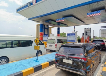 Kendaraan melakukan antrian untuk masuk Jalan Tol Trans Sumatera (JTTS) menjelang long weekend Tahun Baru Imlek dan menjelang ramadan. Dok HK