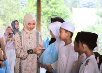 Wakil Gubernur Lampung Jihan Nurlela, yang juga Ketua Umum Lembaga Koordinasi Kesejahteraan Sosial (LKKS) Provinsi Lampung, menggelar Safari Ramadan dan buka puasa bersama anak-anak panti asuhan binaan LKKS di Agropark PKK, Lampung Selatan, Rabu (25/2/2026). Dok. ADPIM Lampung