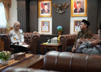 Wakil Gubernur Lampung Jihan Nurlela menggandeng Pusat Studi Al-Qur’an (PSQ) dalam upaya membumikan nilai-nilai Al-Qur’an sekaligus mencetak kader mufassir profesional. Hal itu disampaikan Wagub Jihan saat menerima kunjungan kerja PSQ Provinsi Lampung di Ruang Kerja Wakil Gubernur, Rabu (25/2/2026). Dok ADPIM Lampung