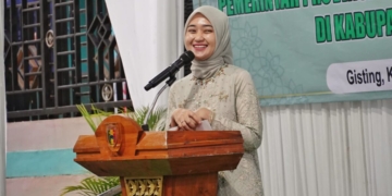 Wakil Gubernur Jihan Nurlela menyampaikan arahan saat Safari Ramadan 1447 H yang digelar Pemerintah Provinsi Lampung di Masjid Jami Hidayatul Muttaqien, Gisting, Kamis (26/2/2026). Dok ADPIM Lampung