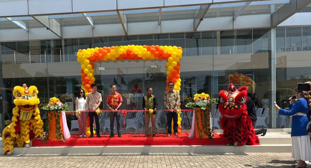 PT Krama Yudha Tiga Berlian Motors. Distributor resmi kendaraan niaga Mitsubishi Fuso Truck dan Bus Corporation di Indonesia itu meresmikan relokasi diler PT Lautan Berlian Utama Motor di Bandar Lampung.