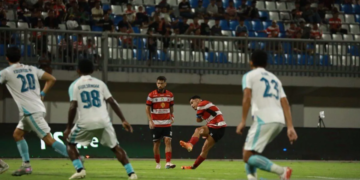 Madura United vs PSBS Biak1