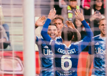 Maxence Caqueret (tengah)