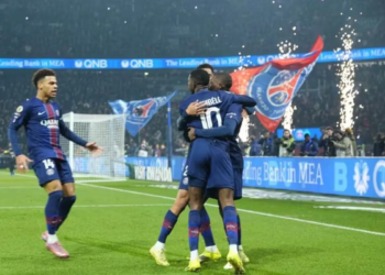 Ousmane Dembele (tengah)