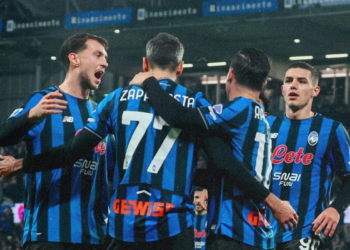 Pemain Atalanta merayakan gol Davide Zappacosta (tengah)