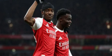 Penyerang sayap Arsenal, Noni Madueke (kiri),