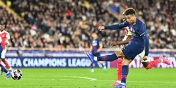 Penyerang sayap PSG, Desire Doue