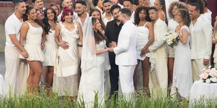 Pernikahan Sungguhan di Halftime Show Super Bowl 2026 (Bad Bunny)