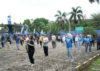 Rangkaian kegiatan peringatan Bulan K3 Nasional di Pelindo Regional 2 Panjang dengan senam bersama.