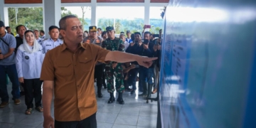 Gubernur Jawa Tengah Ahmad Luthfi saat meresmikan hasil preservasi Jalan Randudongkal–Moga dan Jalan Pemalang–Bantarbolang pada Rabu, 18 Februari 2026.