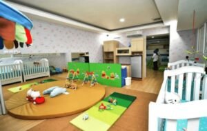 Orang Tua Bekerja Harapkan Penitipan Anak yang Aman dan Profesional