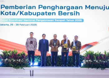 Gubernur Jawa Tengah Ahmad Luthfi meraih penghargaan Kinerja Pengelolaan Sampah 2026 dari Menteri Lingkungan Hidup dan Badan Pengendalian Lingkungan Hidup untuk kategori Pembina Terbaik Kabupaten/Kota.