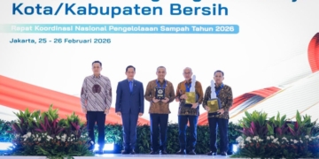 Gubernur Jawa Tengah Ahmad Luthfi meraih penghargaan Kinerja Pengelolaan Sampah 2026 dari Menteri Lingkungan Hidup dan Badan Pengendalian Lingkungan Hidup untuk kategori Pembina Terbaik Kabupaten/Kota.