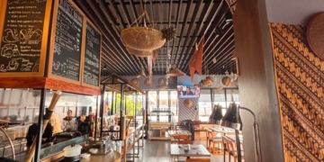 FRESQA Bistro kembali menghadirkan pengalaman berbuka puasa yang hangat dan penuh kebersamaan lewat program spesial bertajuk “Lentera Kampung Pak Rahmat”