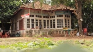 Relawan dan Pemprov Bersihkan Rumah Daswati