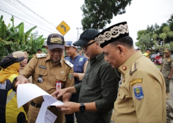 Gubernur meninjau perbaikan jalan